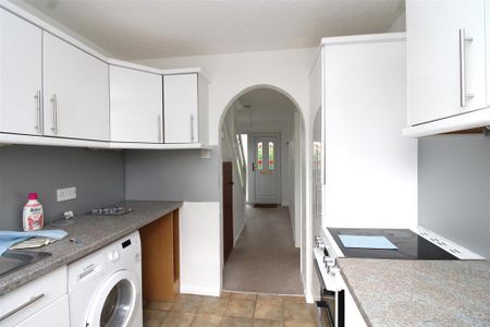 3 bedroom end of terrace house to rent - Photo 2