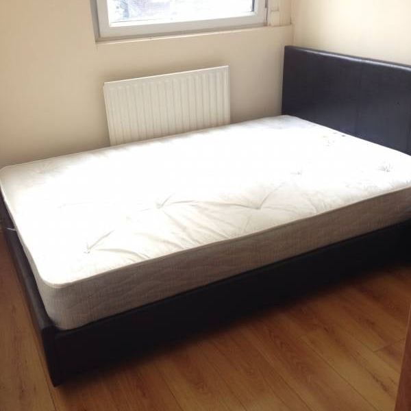 4 Bed Flat, Daley Street, E9 - Photo 1