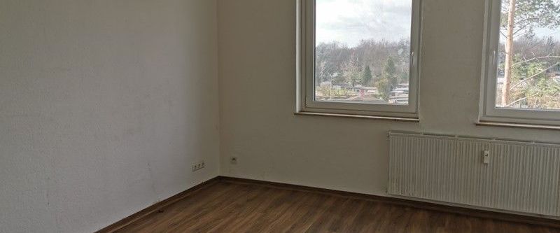 Umzug gefällig - hier erwartet Sie eine frisch sanierte 3-Zimmer-EG.-Wohnung mit Balkon - Foto 1