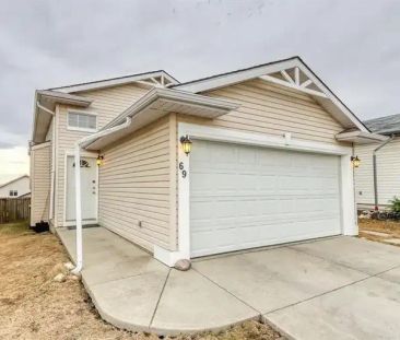 Three Bedroom Main Floor With Double Garage | Calgary - Photo 1