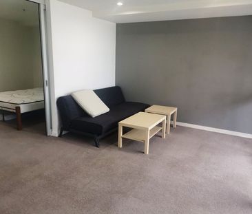 Fully furnished 1-bedroom apartment in Docklands - Photo 3