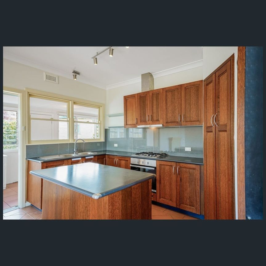 18 Heather St, Hamlyn Heights, Vic 3215 - Photo 1