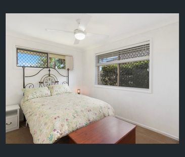 Spacious Family Home in Quiet Helensvale Cul-de-Sac - Photo 5