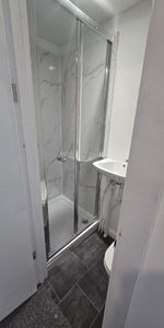 Studio Flat, Manchester Road, E14 - Photo 3