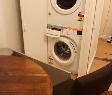 East Melbourne - Photo 1