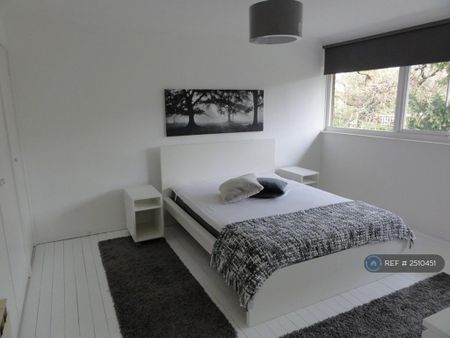 3 bedroom detached house to rent - Photo 5