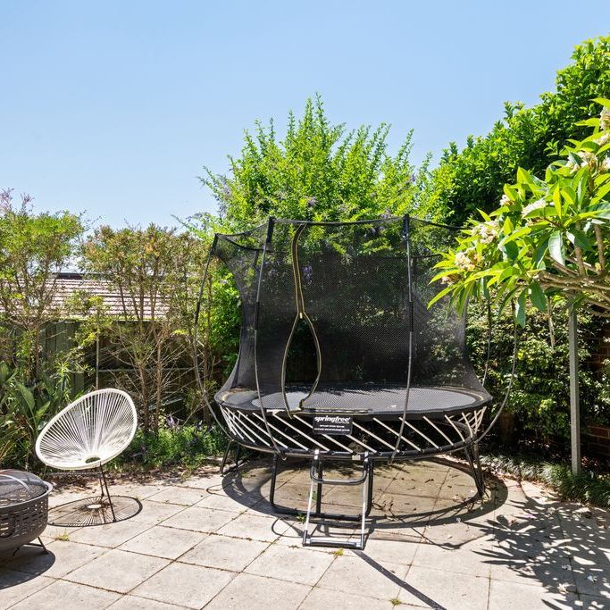 Spacious Townhouse in Sought-After Balgowlah Locale - Photo 1