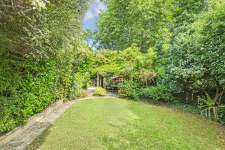 6 bedroom detached house to rent - Photo 2