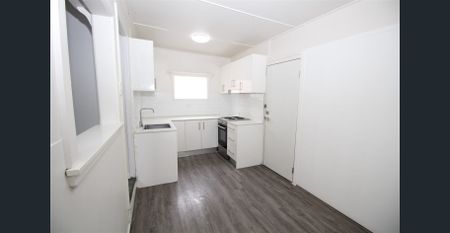 FAMILY HOME WITH ENTERTAINMENT AREA - Photo 4