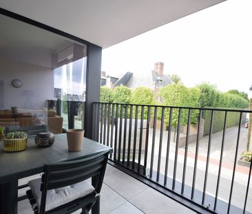 Makkelijk bereikbaar appartement met 2 slaapkamers vlakbij het centrum - Photo 1