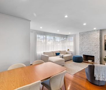 Modern Brilliance Between Parks and Cafes - Photo 2