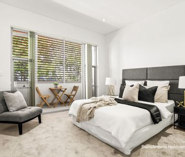 Stylish contemporary terrace in a wide tree-lined cul-de-sac - Photo 4