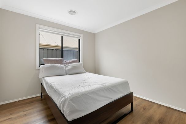 Contemporary Elegance Meets Family Comfort! - Photo 1