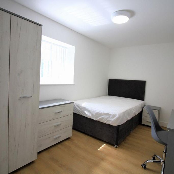 6 bedroom detached house to rent - Photo 1