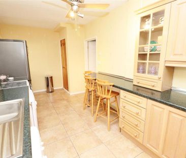 2 bedroom end of terrace house to rent - Photo 2