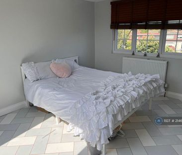 1 bedroom in a house share to rent - Photo 6