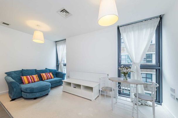 Price £2,500 pcm - Available 04/01/2026 - Furnished - Photo 1