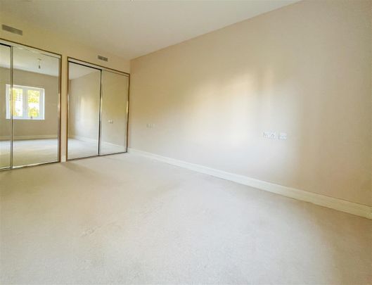 Jevington Gardens, Eastbourne - Photo 1