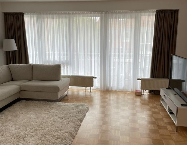 Wüste, helle, modern möblierte 3-Zi.-Wohnung mit Balkon und PKW-Stellplatz. - Photo 1