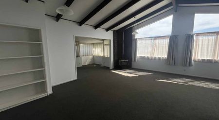 Springvale Family Home - Photo 3