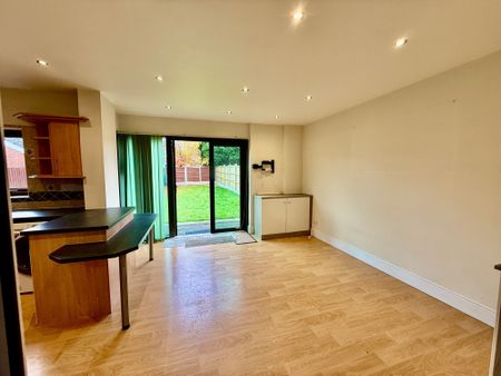 Spacious 4/5 bed semi-detached home on Repton Avenue, Derby. Set over 3 floors with large lounge, modern kitchen, mezzanine bedroom, loft room, 2 bathrooms, garden, workshop & driveway. Ideal for families seeking flexible living in a prime location. Contact Property Options to view! - Photo 5