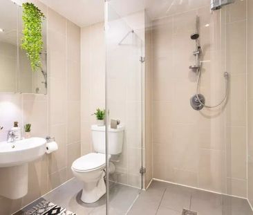 Single Shared Studio: Two Bed Room - Photo 2