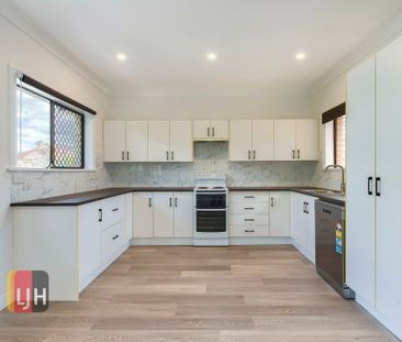 LARGE 3 BEDROOM UNIT IN QUIET LOCATION IN NORTHGATE! - Photo 6