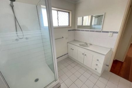 Spacious Family Home in Daisy Hill. - Photo 3