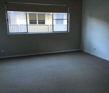 Ground Floor Unit in Great Location! - Photo 1