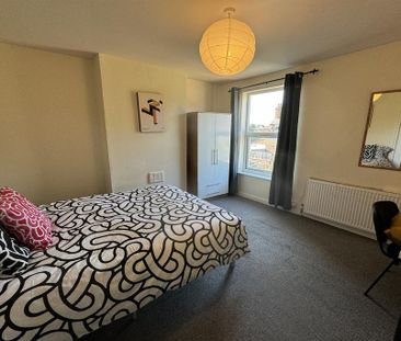 3 bedroom end of terrace house to rent - Photo 6