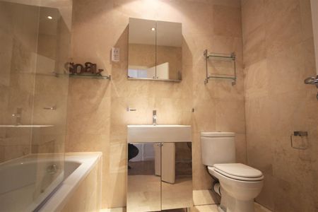 2 bed flat to rent in Rowlands Close, London, NW7 - Photo 3