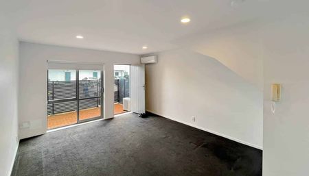 Great Two Bedroom Townhouse - Photo 3