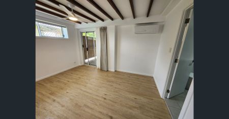 Spacious, Private & Fully Self-Contained Ground-Level Flat - Photo 2