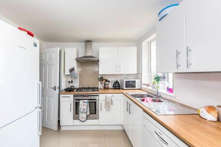 4 bedroom terraced house to rent - Photo 5