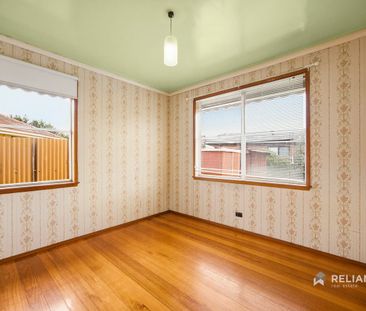 Three Bedroom Home in Fantastic Pocket of Werribee - Photo 1