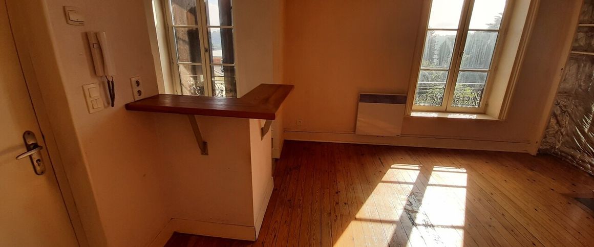 TREVES PAQUES 21BIS, - Photo 1