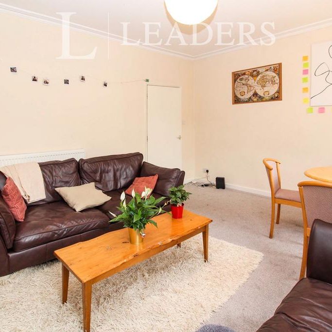 3 bedroom flat to rent - Photo 1