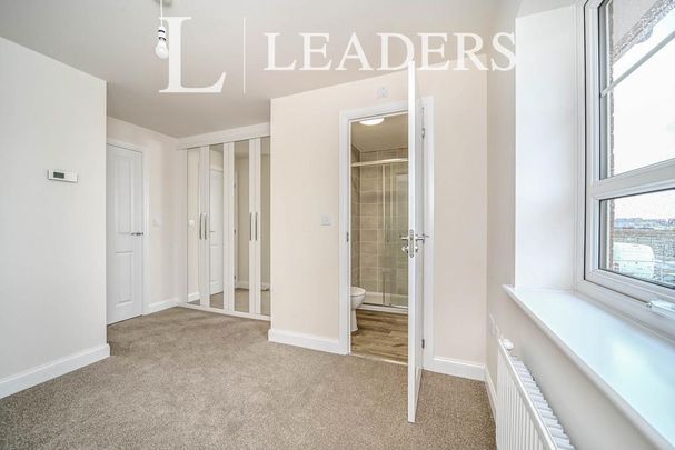 3 bedroom semi-detached house to rent - Photo 1