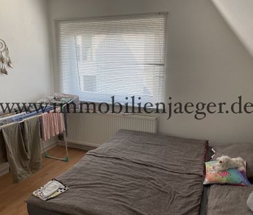 Alt Garstedt - Beim Alten Rathaus - gepflege Dachwohnung mit Küchenzeile, Laminat, Duschbad, 3.OG - Photo 6