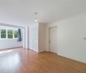 4 bedroom semi-detached house to rent - Photo 4