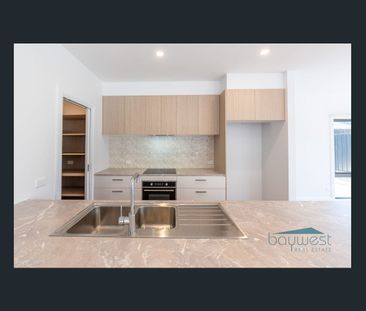 Spacious & Stylish 4-Bedroom Family Home in Sought-After Old Tyabb - Photo 3