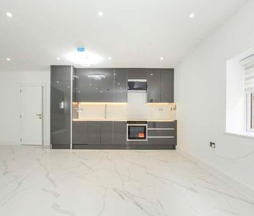 High Street North, Dunstable, Bedfordshire, LU6 - Photo 1