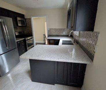 For Lease - 378 Hansen Road, Brampton, Ontario - Photo 4