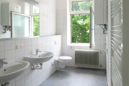 Wohnen mit Komfort und Lebensqualität in zentraler Lage mit Balkon! - Photo 5