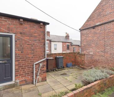 3 bedroom end of terrace house to rent - Photo 6