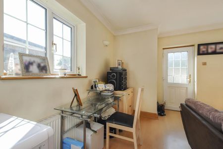 3 bedroom semi-detached house to rent - Photo 5