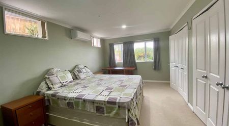 Spacious Furnished Ensuite with Kitchenette - Photo 3