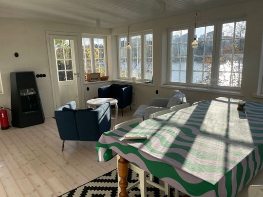 Litet hus på sjötomt för den lilla familjen - Photo 1