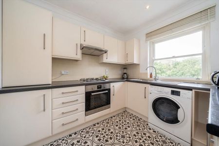 3 bedroom flat to rent - Photo 2