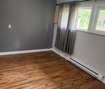 Cozy Two Bedroom Duplex in Nanaimo’s University District - Photo 3